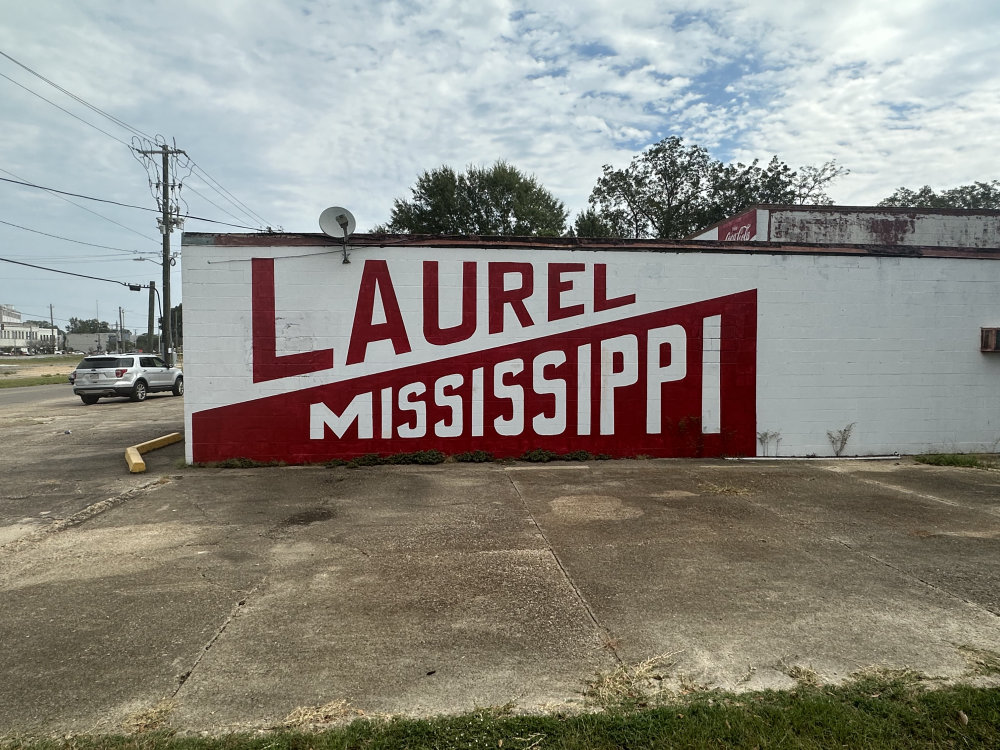 mural in Laurel by artist unknown.