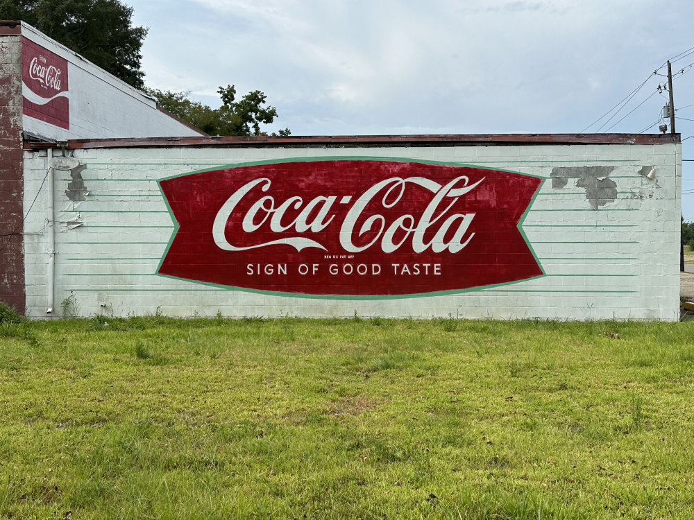 mural in Laurel by artist unknown.