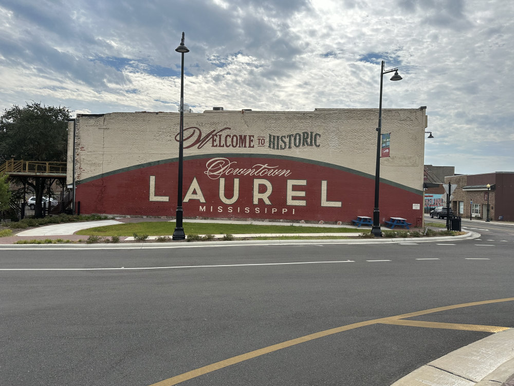 mural in Laurel by artist unknown.