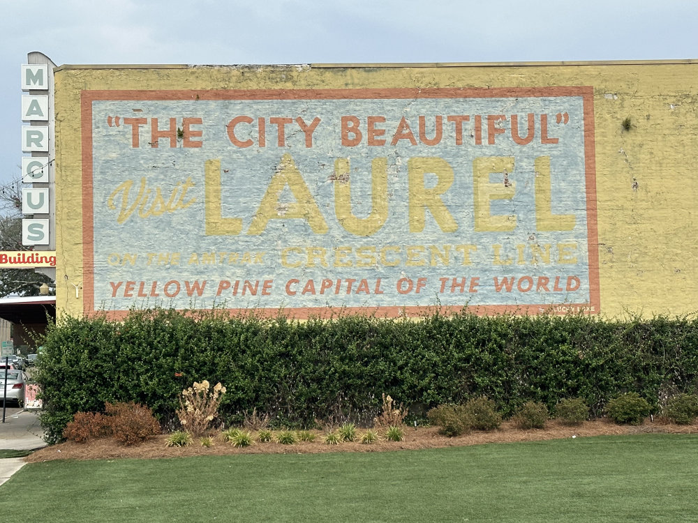 mural in Laurel by artist unknown.