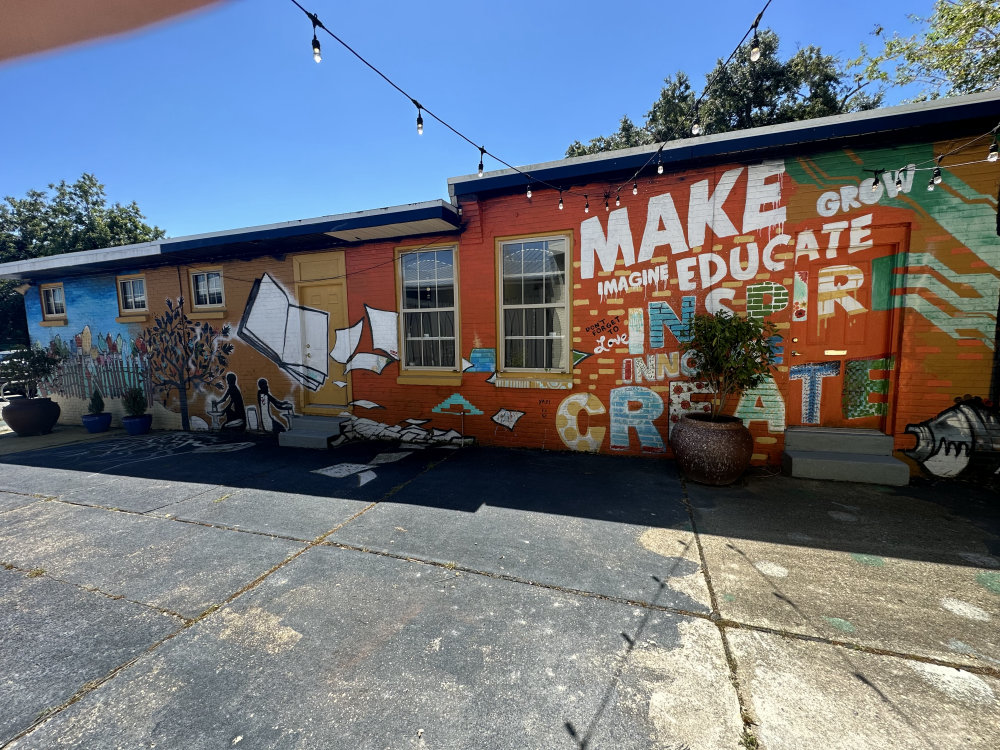 mural in Pensacola by artist unknown.