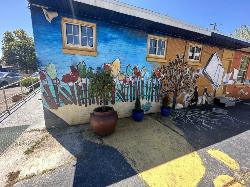 mural in Pensacola by artist unknown.