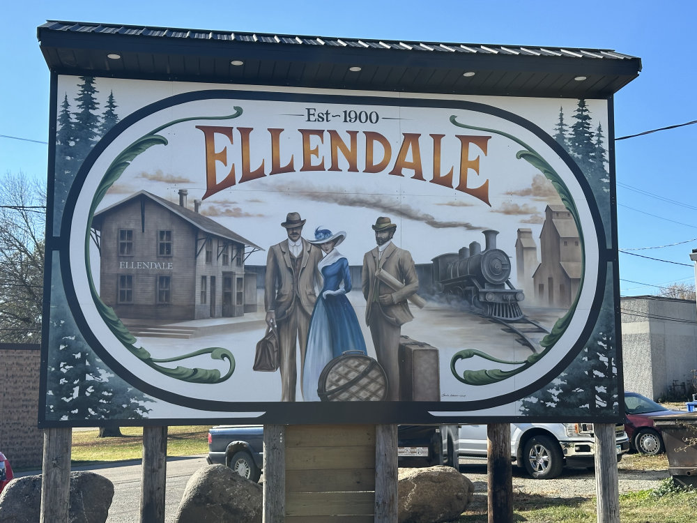 mural in Ellendale by artist unknown.