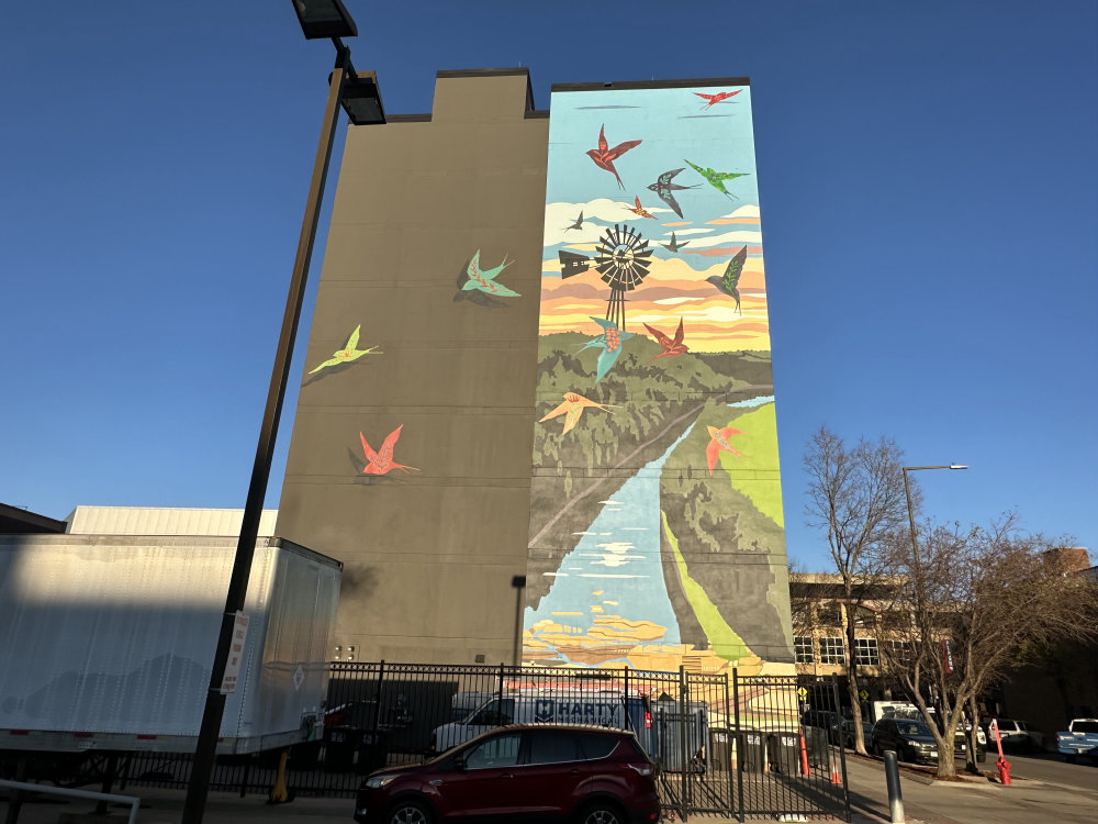 mural in Mankato by artist unknown.