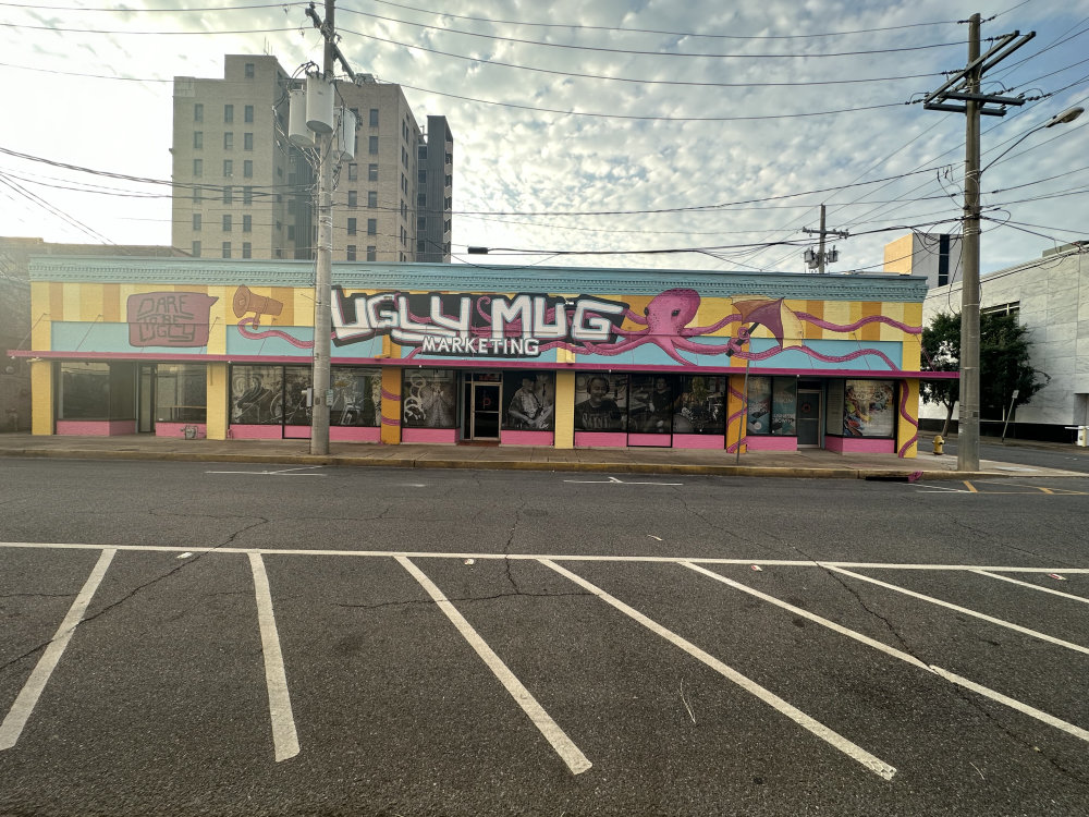 mural in Alexandria by artist unknown.