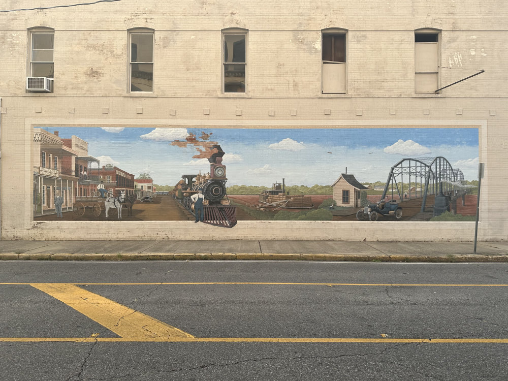 mural in Alexandria by artist unknown.