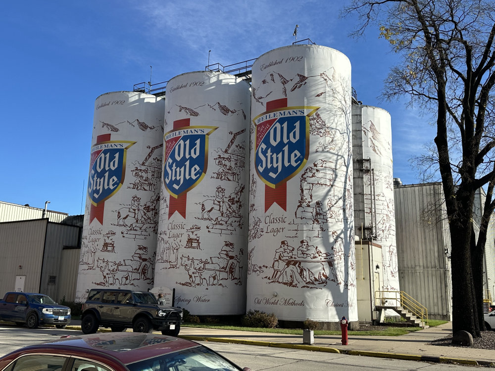 mural in La Crosse by artist unknown.