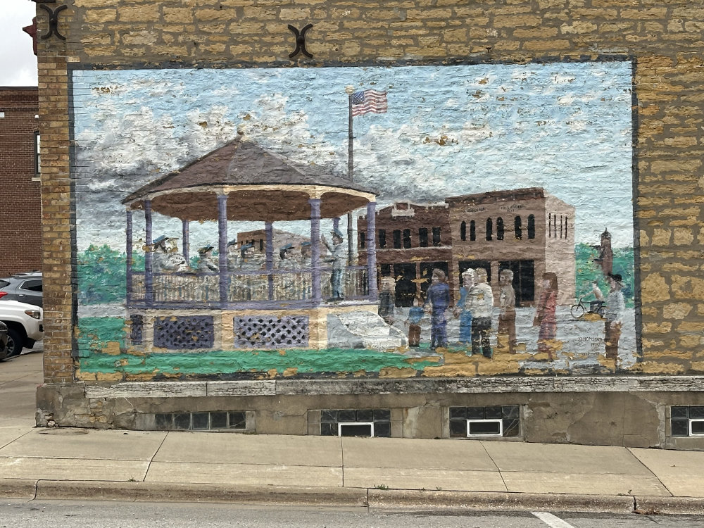 mural in Calmar by artist unknown.