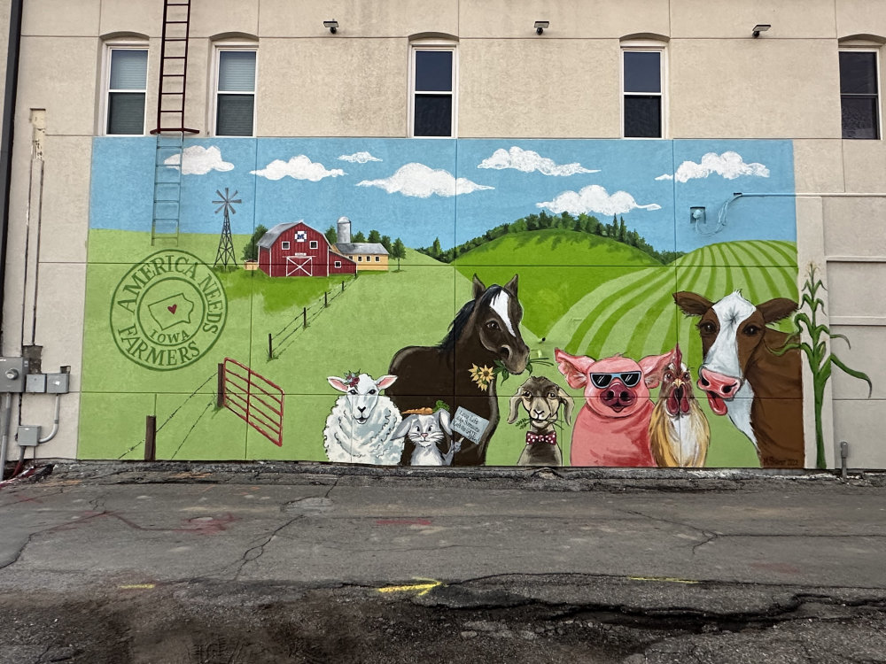 mural in Marshalltown by artist unknown.