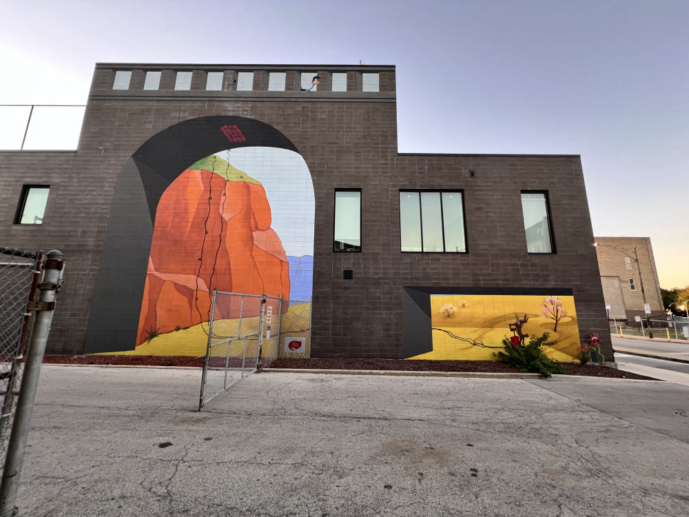 mural in Chicago by artist unknown.