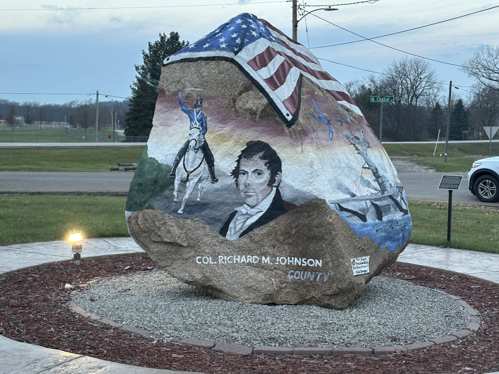 mural in Solon by artist unknown.