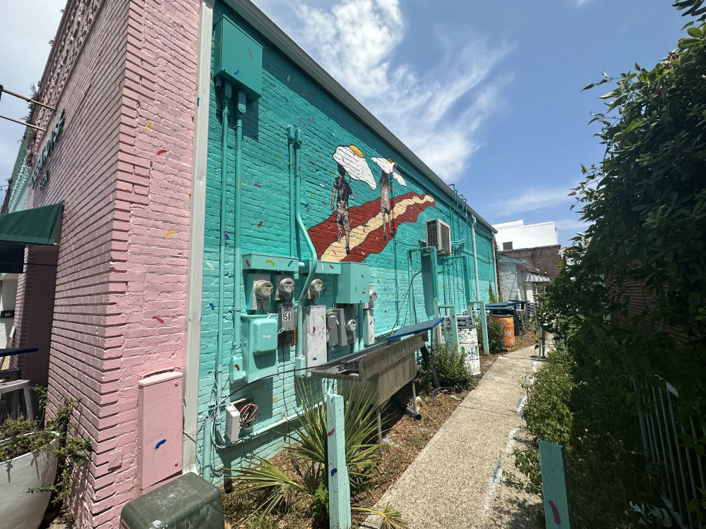 mural in Biloxi by artist unknown.