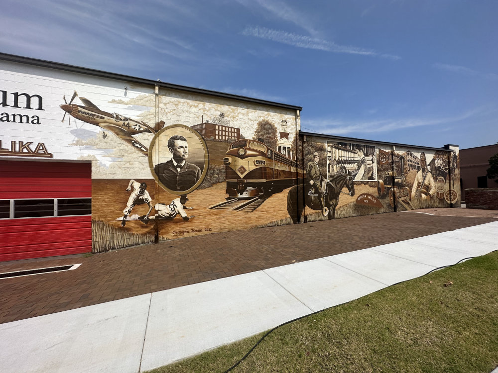 mural in Opelika by artist unknown.