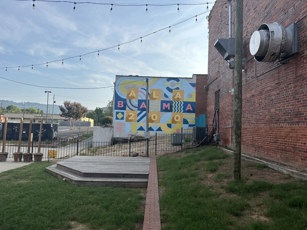 mural in Gadsden by artist unknown.