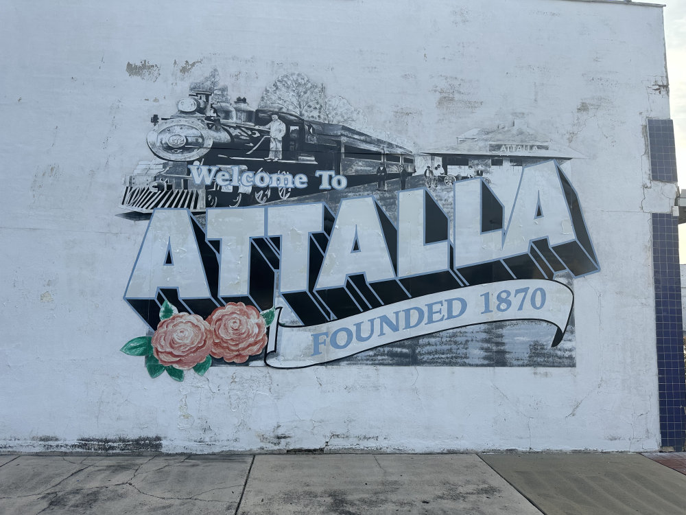 mural in Attalla by artist unknown.