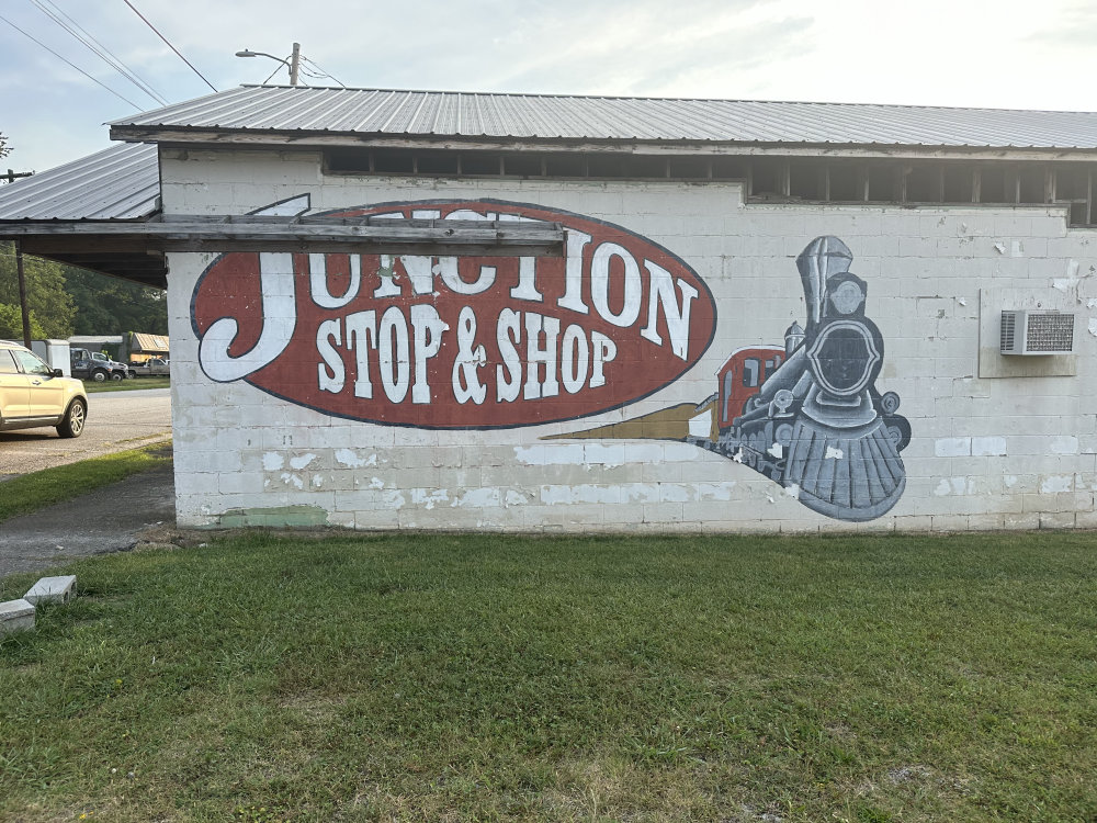 mural in Attalla by artist unknown.