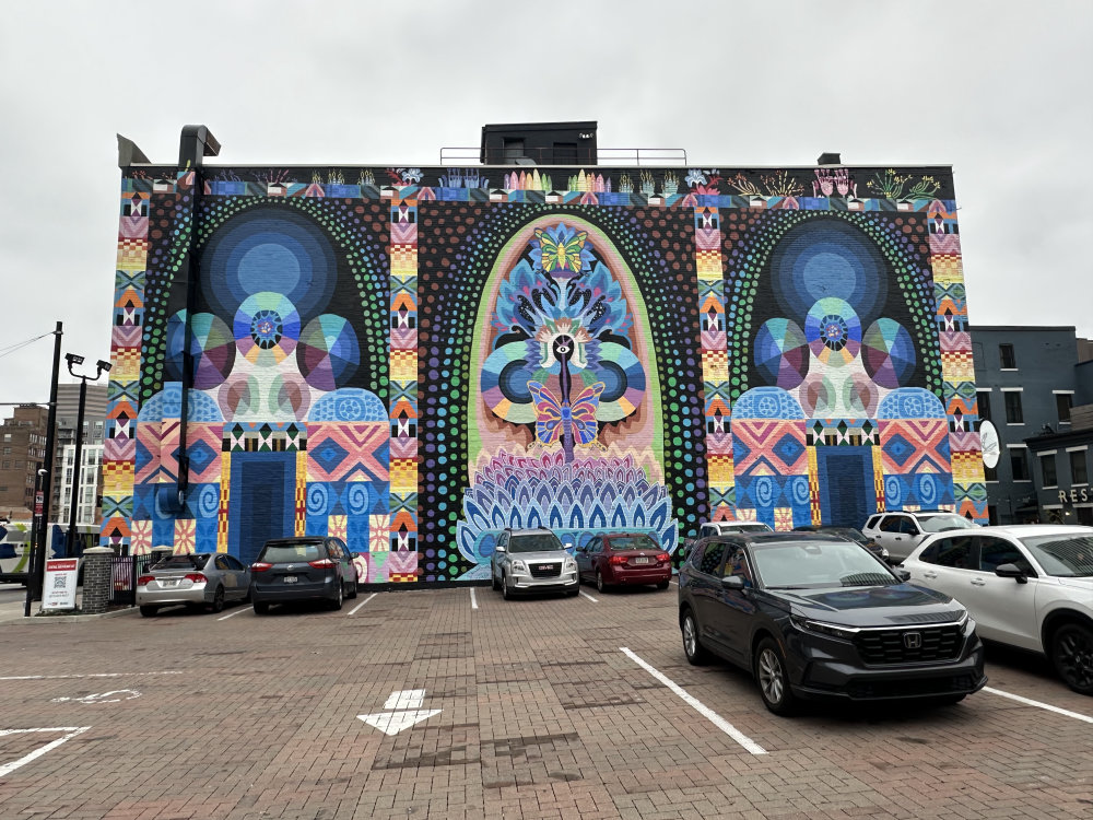 mural in Cincinnati by artist unknown.