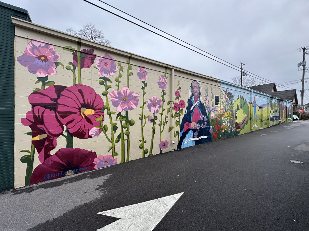 mural in Nashville by artist unknown.