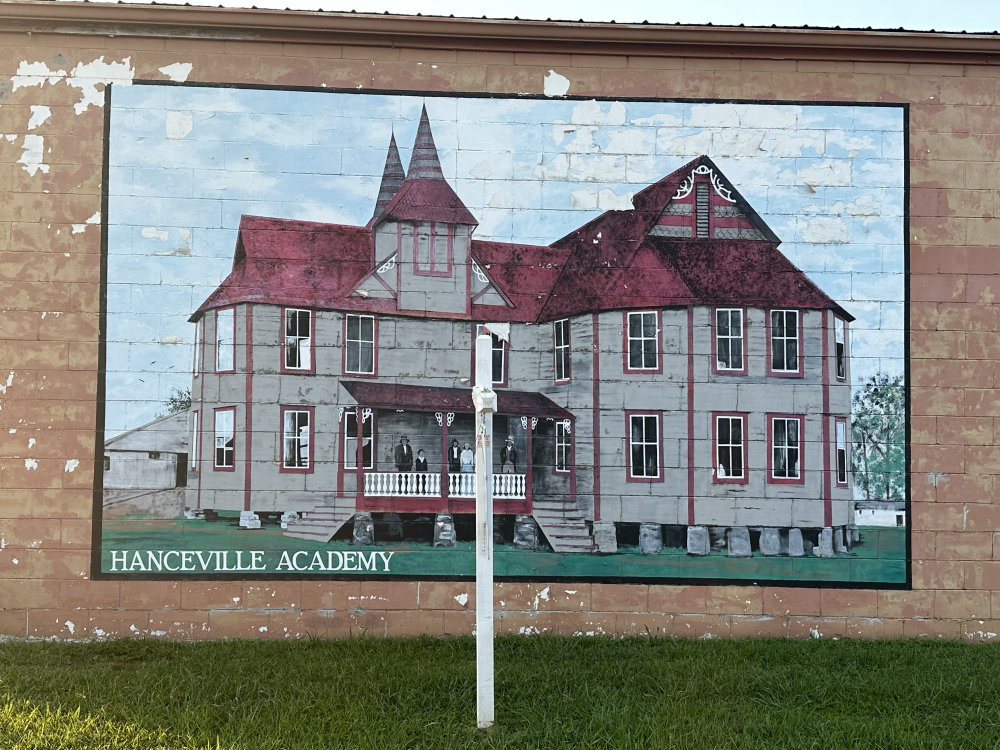 mural in Hanceville by artist unknown.