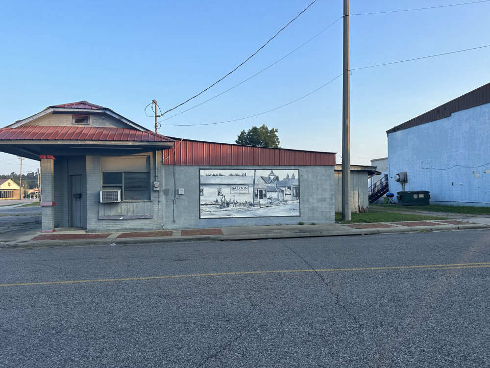 mural in Hanceville by artist unknown.