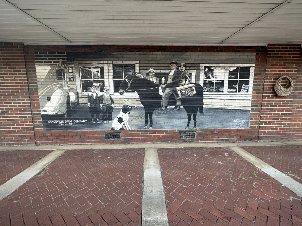 mural in Hanceville by artist unknown.