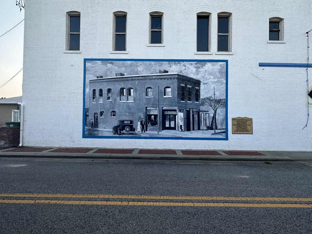 mural in Hanceville by artist unknown.