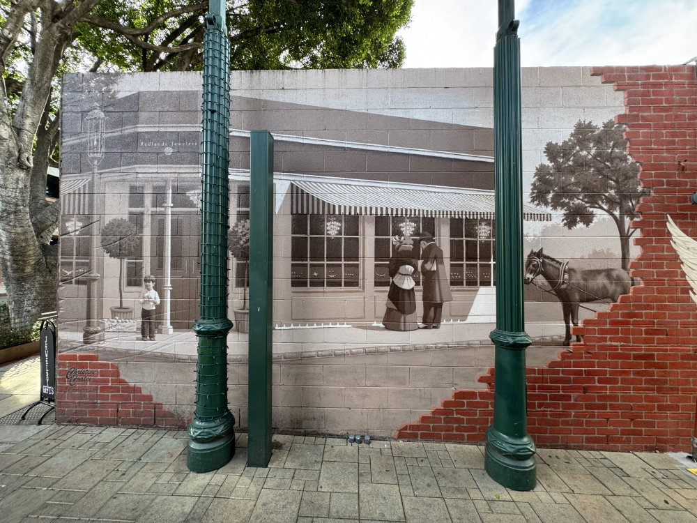 mural in Redlands by artist unknown.