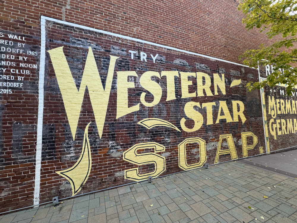 mural in Redlands by artist unknown.