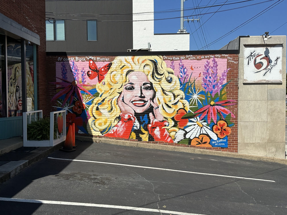 mural in Nashville by artist unknown.