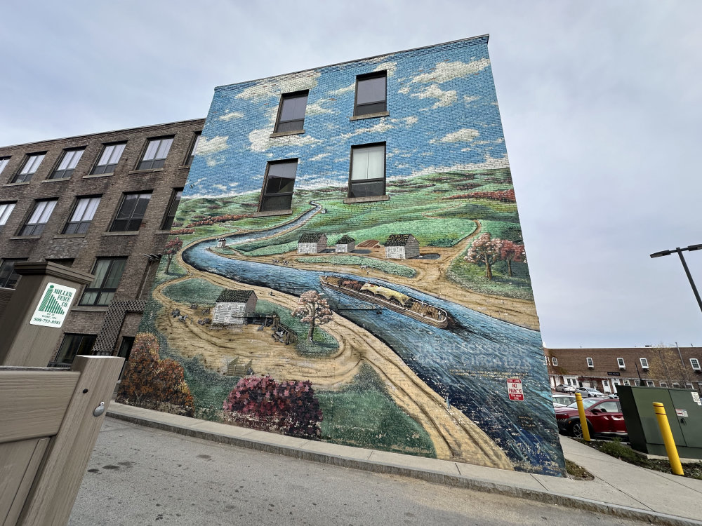 mural in Worcester by artist unknown.