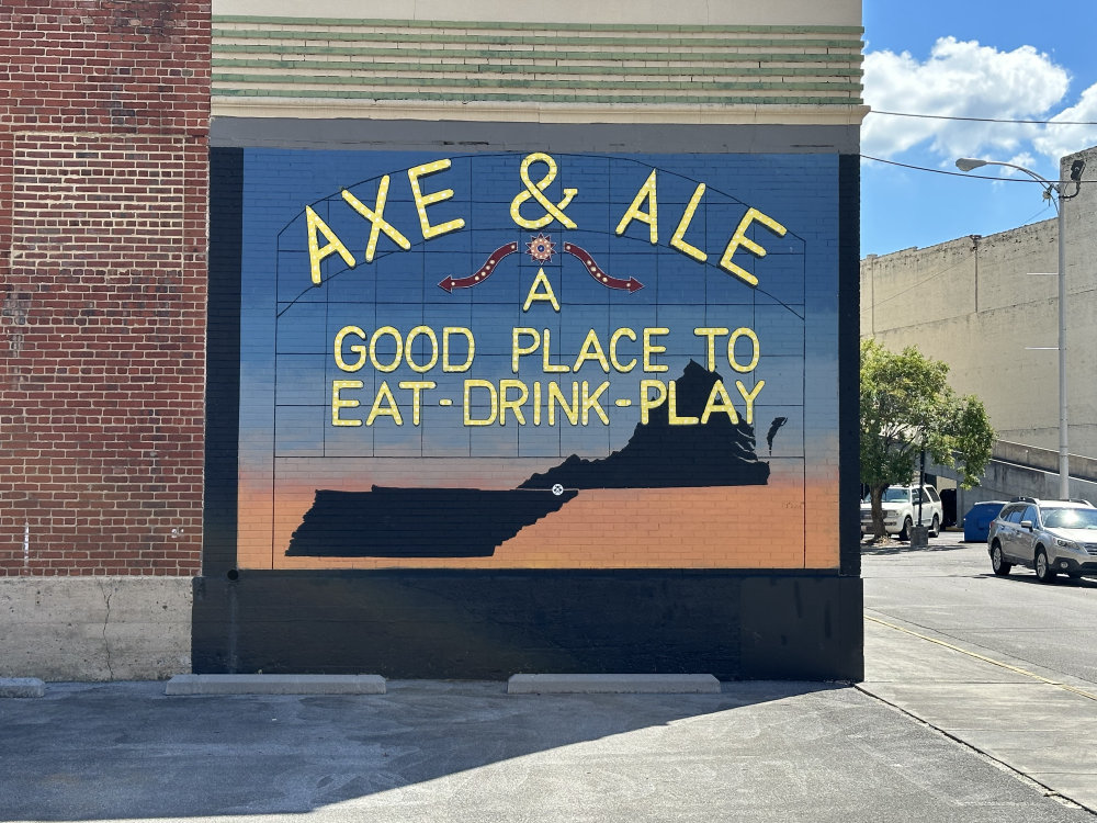 mural in Bristol by artist unknown.