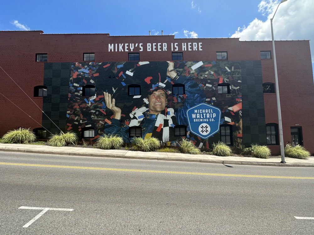 mural in Bristol by artist unknown.