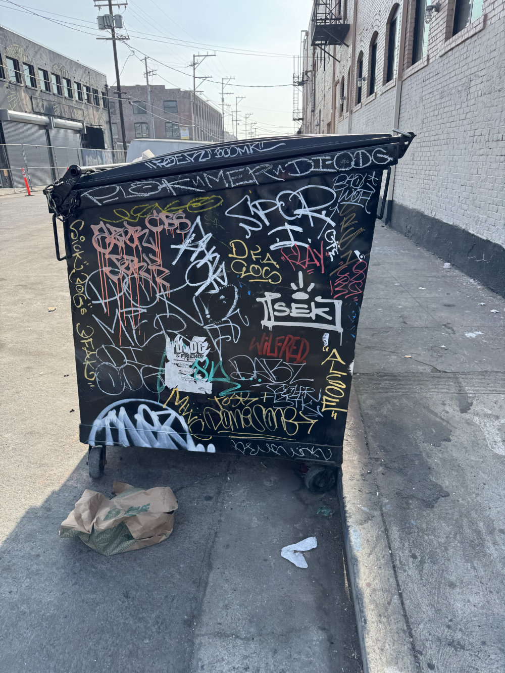 mural in Los Angeles by artist unknown.