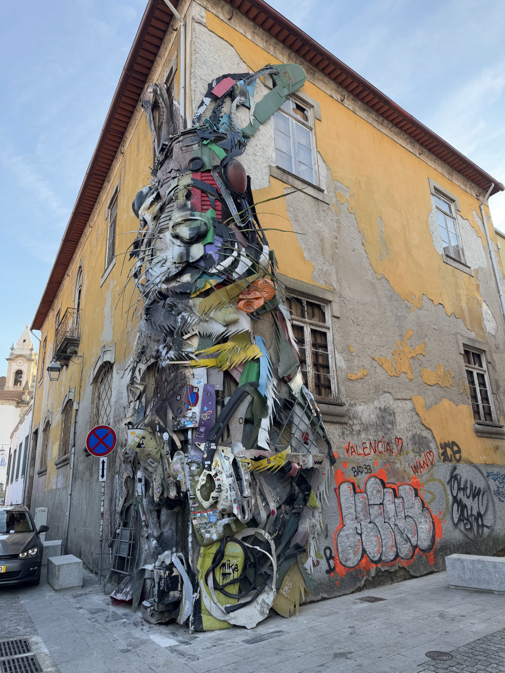 mural in Vila Nova de Gaia by artist Bordalo II.
