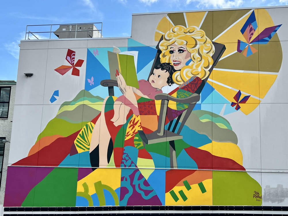 mural in Nashville by artist Kim Radford. Tagged: Dolly Parton
