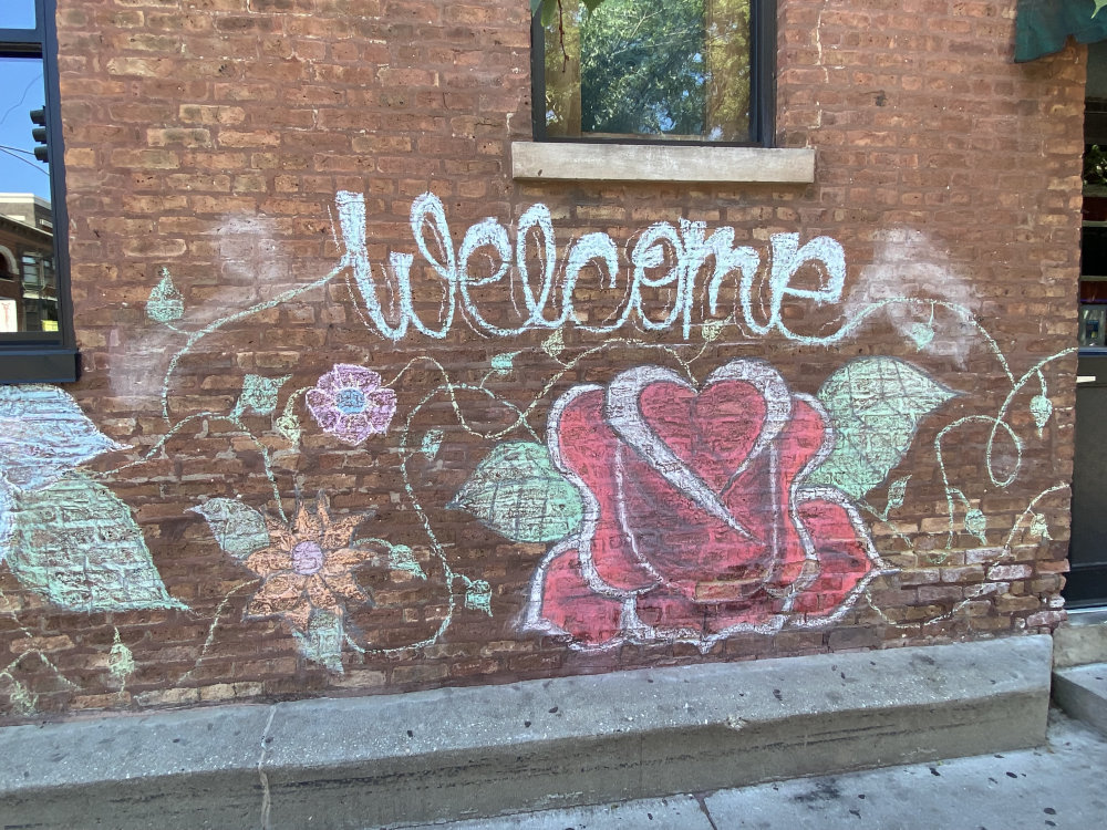 mural in Chicago by artist unknown.