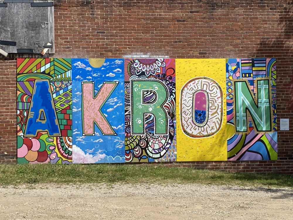 mural in Akron by artist unknown.
