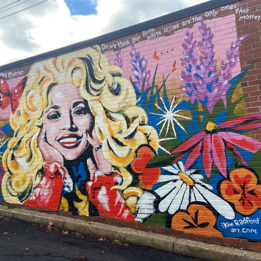 mural in Nashville by artist Kim Radford. Tagged: Dolly Parton