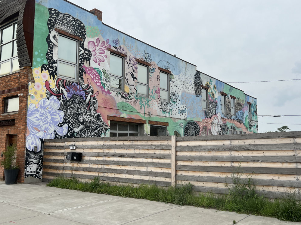 mural in Detroit by artist Ouizi.