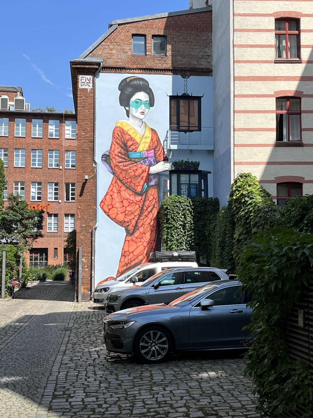 mural in Berlin by artist Fin Dac.